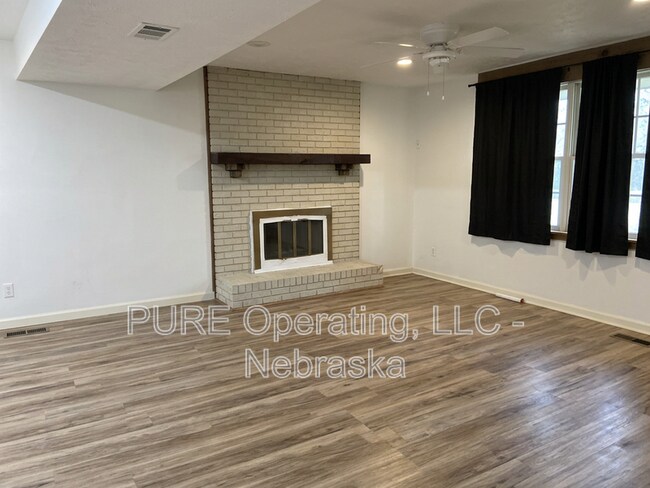Building Photo - 15229 Y St