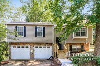 Building Photo - 1025 Brenton Dr NW