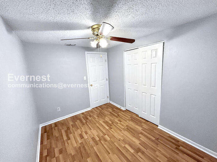 Building Photo - 13000 120th St N