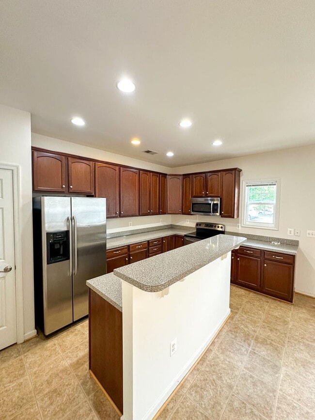 Building Photo - Sycomore Square Town House 3bed/2.5baths