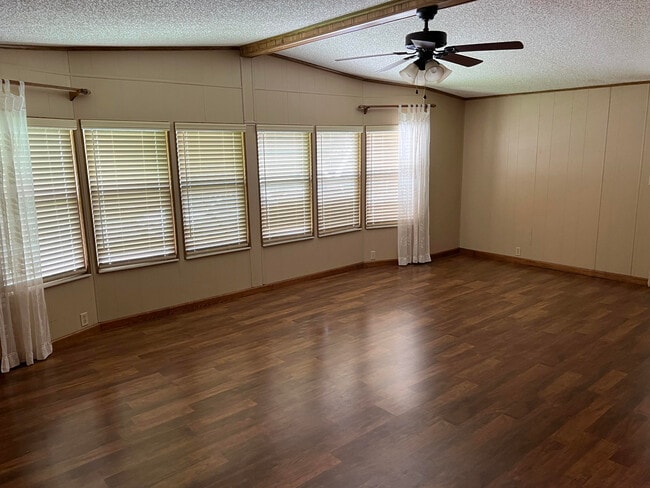 Building Photo - 2315 Coconut Palm Dr
