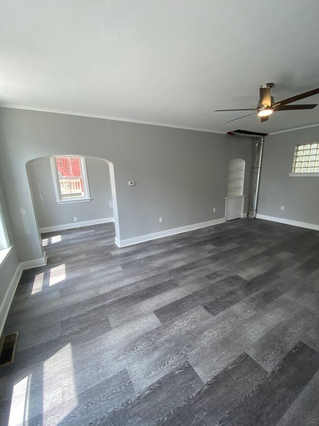 Building Photo - 2 Bed, 1 Bath Detached Home with Central AC Available 07/15