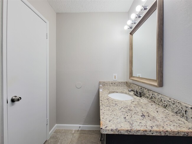 Building Photo - 8530 Quail Burg Ln