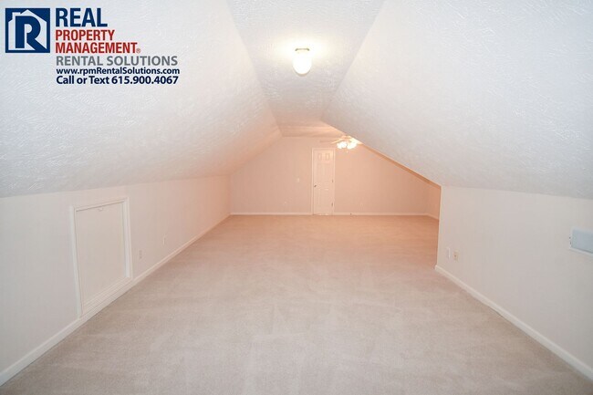 Building Photo - Adorable brick home in a great neighborhood! Huge bonus room and 2 car garage!