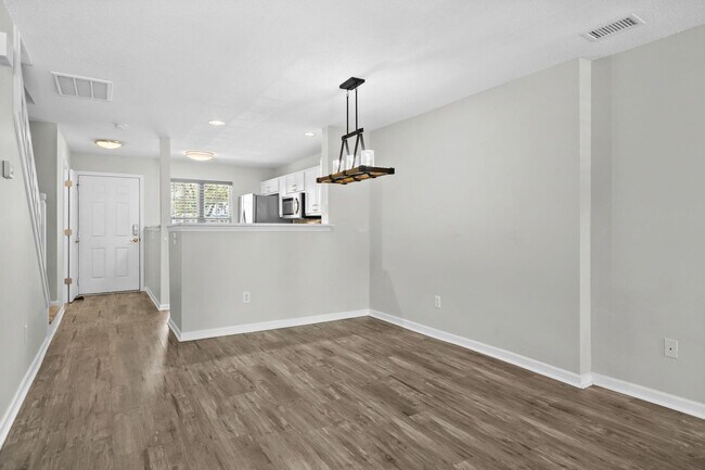 Building Photo - Charming Townhome with Water Views near The Market Common!