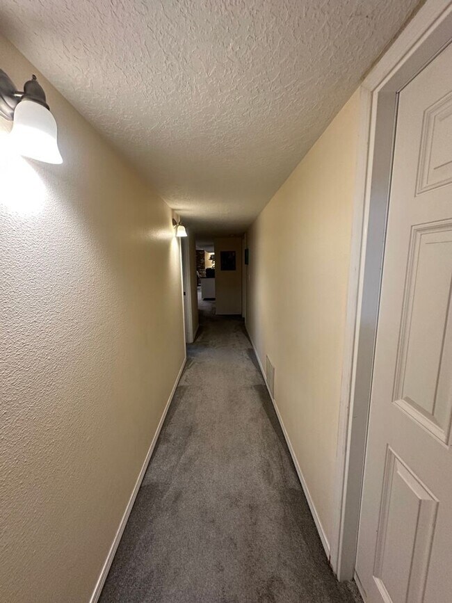 Building Photo - 14441 NE Morris Ct