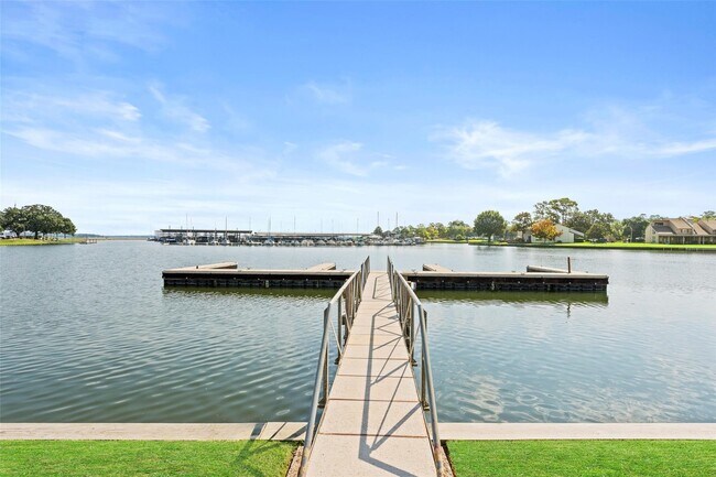 Building Photo - 12600 Melville Dr