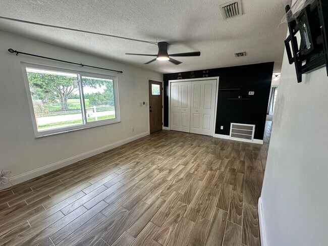 Building Photo - 2781 Fulford St