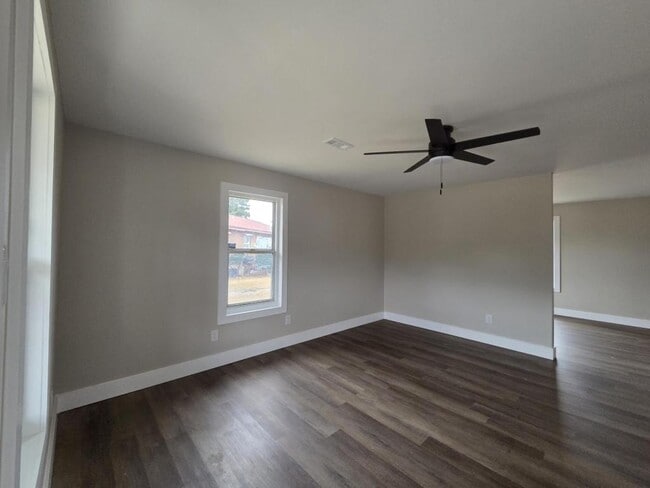 Building Photo - 1502 N 26th St