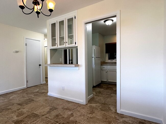 Building Photo - Beautiful 1 bed/1 bathroom condo available...