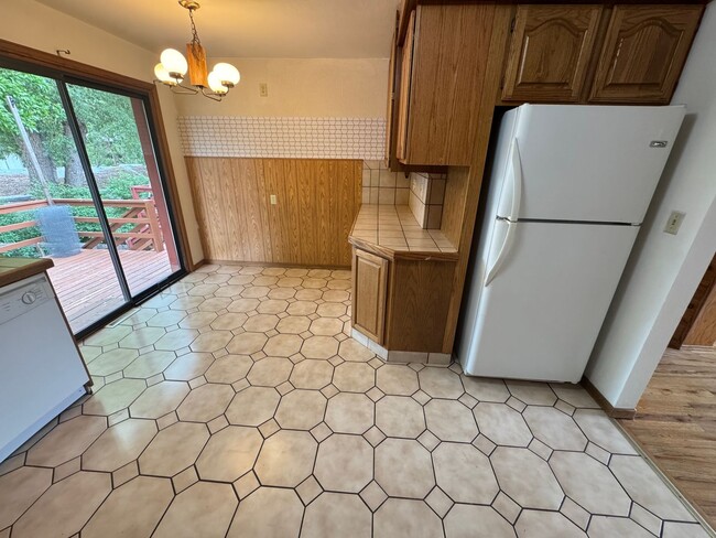 Building Photo - Spacious 3-Bed, 2-Bath Home with Included ...