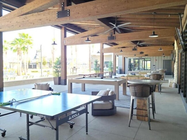 Building Photo - 610 Wood Crest Ave