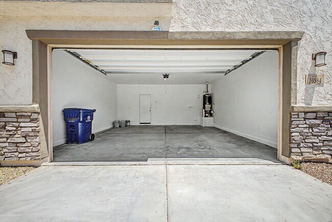 Building Photo - 10984 W Pierce St