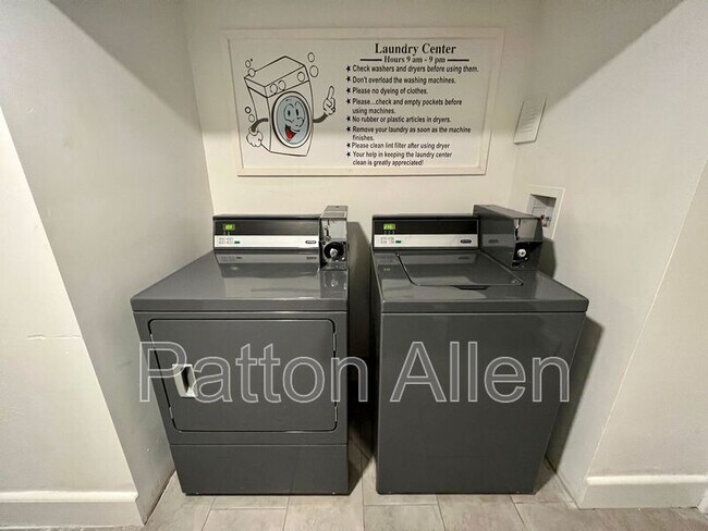 Building Photo - 205 Hillside St