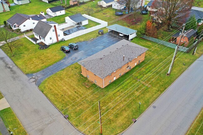Building Photo - 560 Gladys St SE