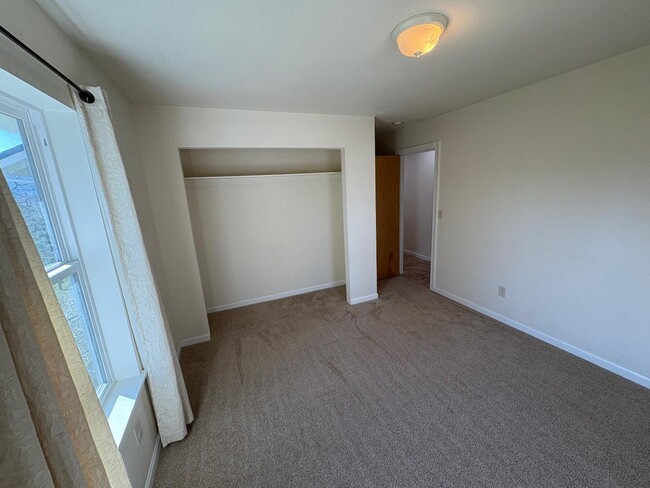 Building Photo - 31 Town Reservoir Rd