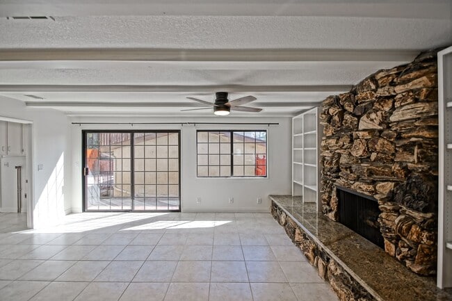 Building Photo - VERY BRIGHT & AIRY, 2050 SQ FT HOME W/ TON...
