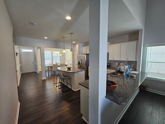 Building Photo - Like New Home featuring 4 Bedrooms, a Loft, and a fully fenced Yard!