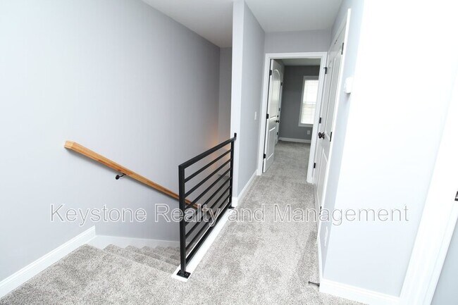 Building Photo - 1725 Manning Dr