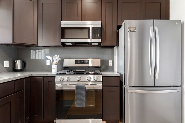 Building Photo - 10777 Ashton Ave