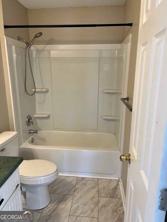 Building Photo - 102 Huntington Dr