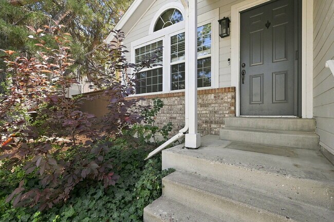 Building Photo - $3,048.95 with $300 Cleaning Voucher, 3 Beds - 2 Bath, Single Family Home in Highlands Ranch with...