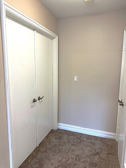 Building Photo - 545 S Ranch View Cir