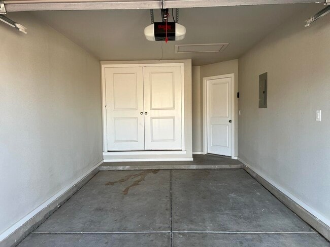 Building Photo - 2139 N Texas Ave
