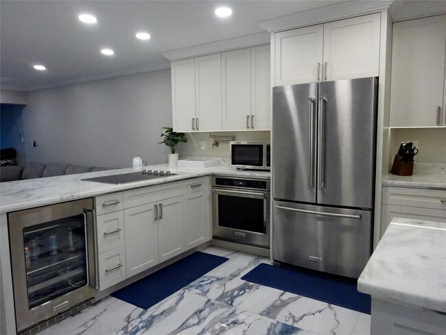 Building Photo - 8 Briny Ave