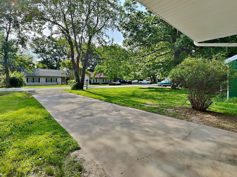 Building Photo - 1256 S Willow Ln Ave