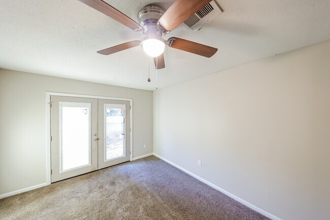 Building Photo - Charming 4 Bedroom Ranch