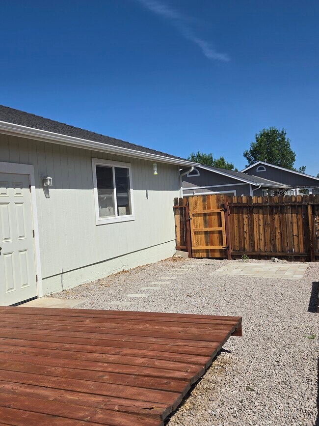 Building Photo - 1404 Pin Oak Dr