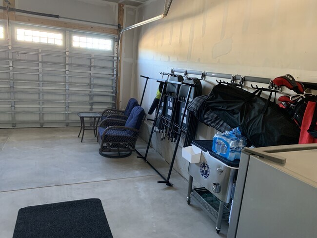 Building Photo - 2325 Hazel Wy