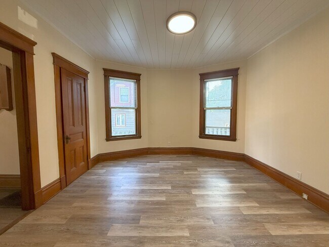 Building Photo - 116 Lathrop St