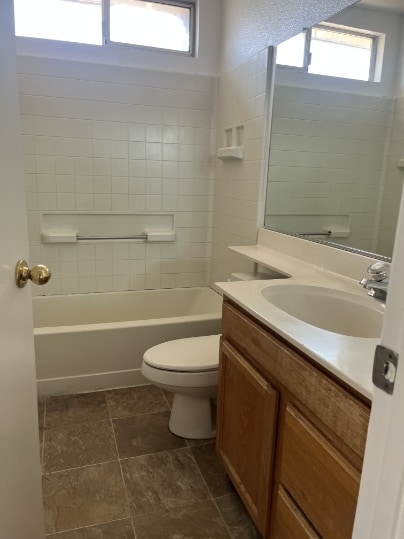 Building Photo - 1640 Oleander Dr
