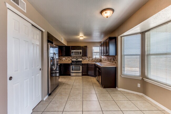 Building Photo - 3 Bedroom Northeast home for rent
