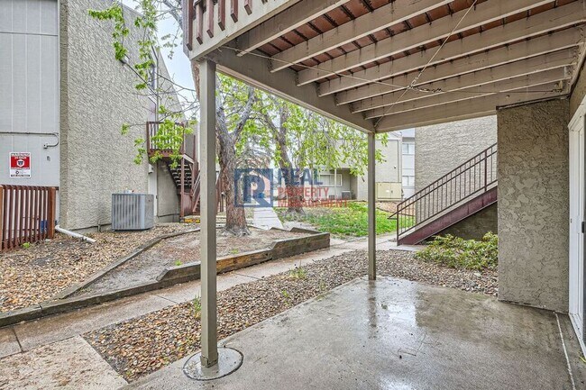 Building Photo - 5300 E Cherry Creek S Dr