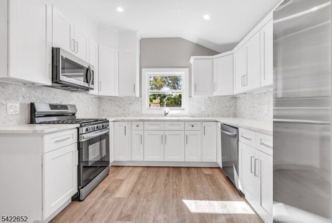 Building Photo - 715 Evans St