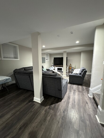 Building Photo - 16821 Falconhurst Dr