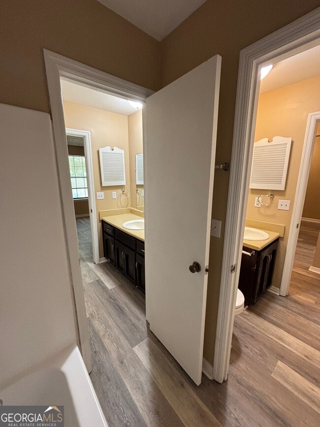 Building Photo - 207 Admiral's Walk Dr