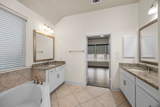 Building Photo - 8222 Lockridge Terrace Ln