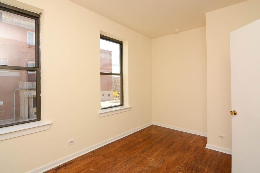 Building Photo - 3145 W Medill Ave