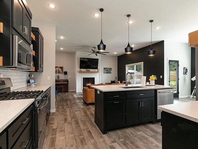 Building Photo - Your Dream Home Just Hit the Market – Don’t Miss Out!