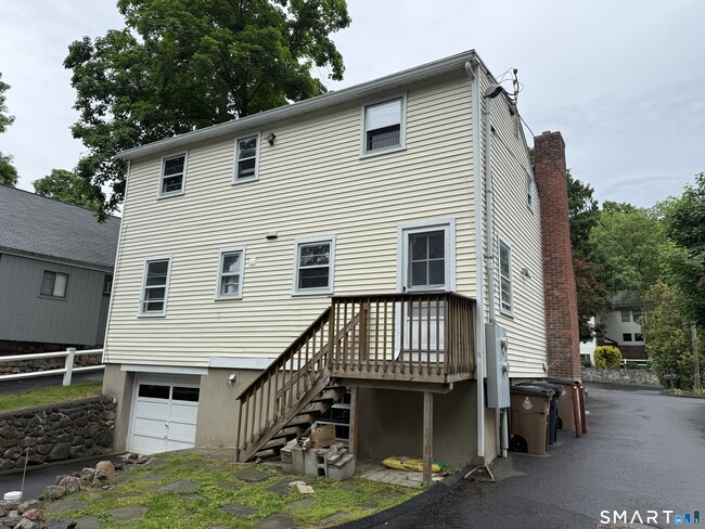 Building Photo - 17 Oenoke Pl