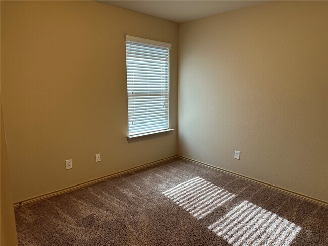 Building Photo - 3327 Chimera Ln