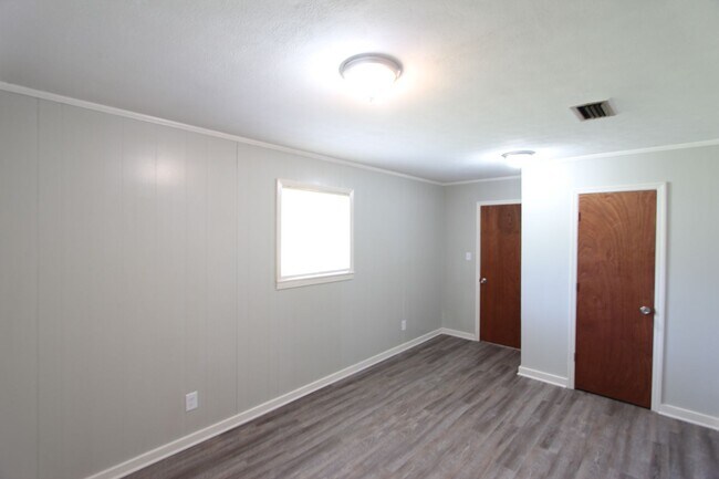 Building Photo - 2307 17th St Ensley