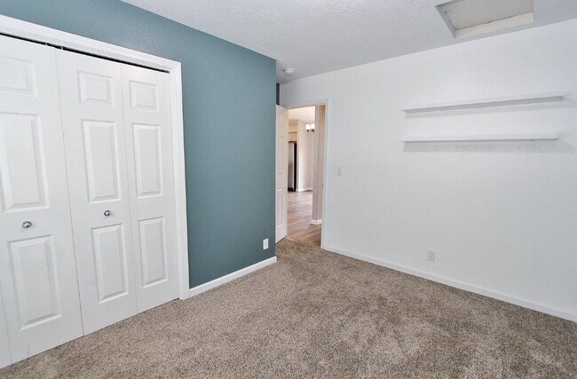 Building Photo - Lovely Single-Level Home