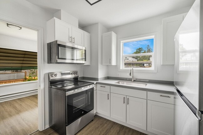 Building Photo - 2bd/1ba Seattle Home