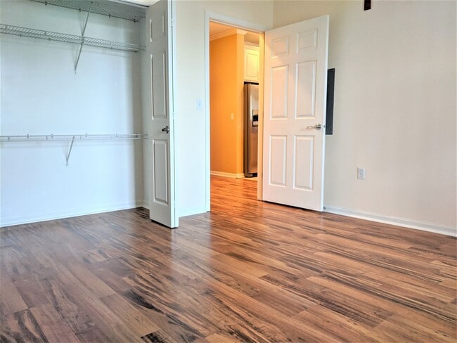 Building Photo - 3872 S Lake Dr