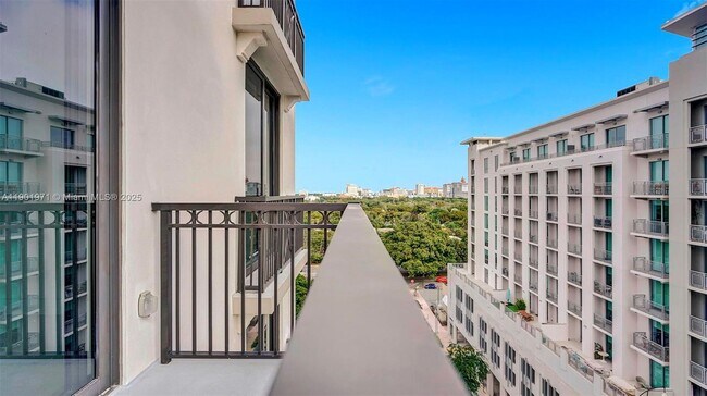 Building Photo - 301 Altara Ave